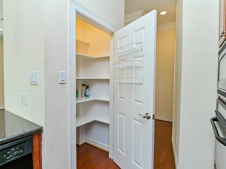 802 Garden Trace Ln — Photo 7