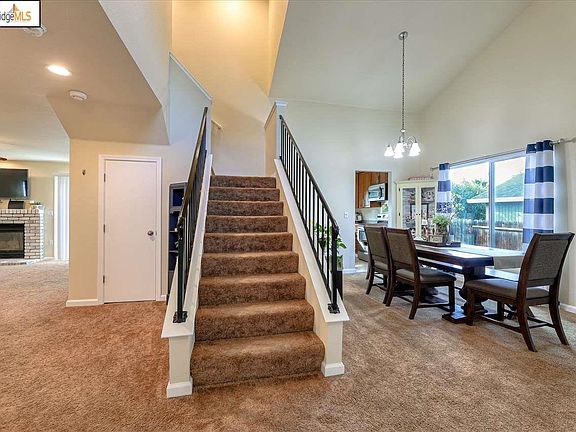 5th image of 912 Clay Ct
