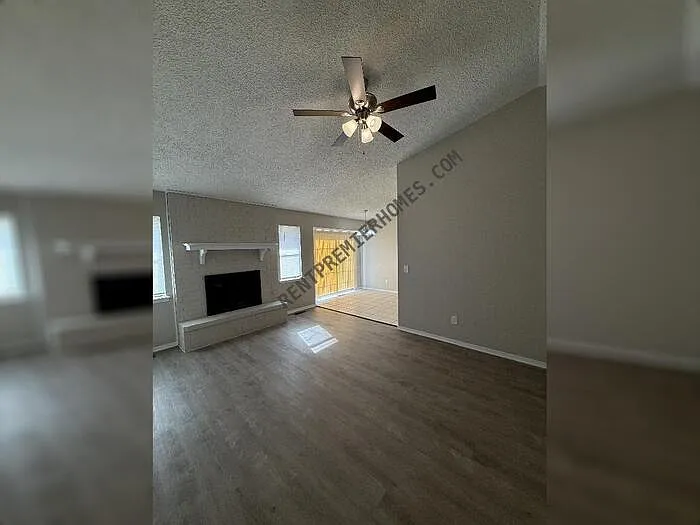 1720 SE 7th St — Photo 3