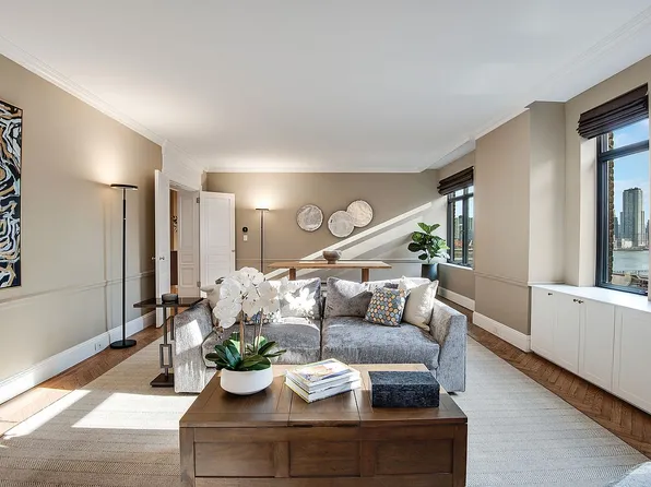 439 E 51st St APT 8A, New York, NY 10022