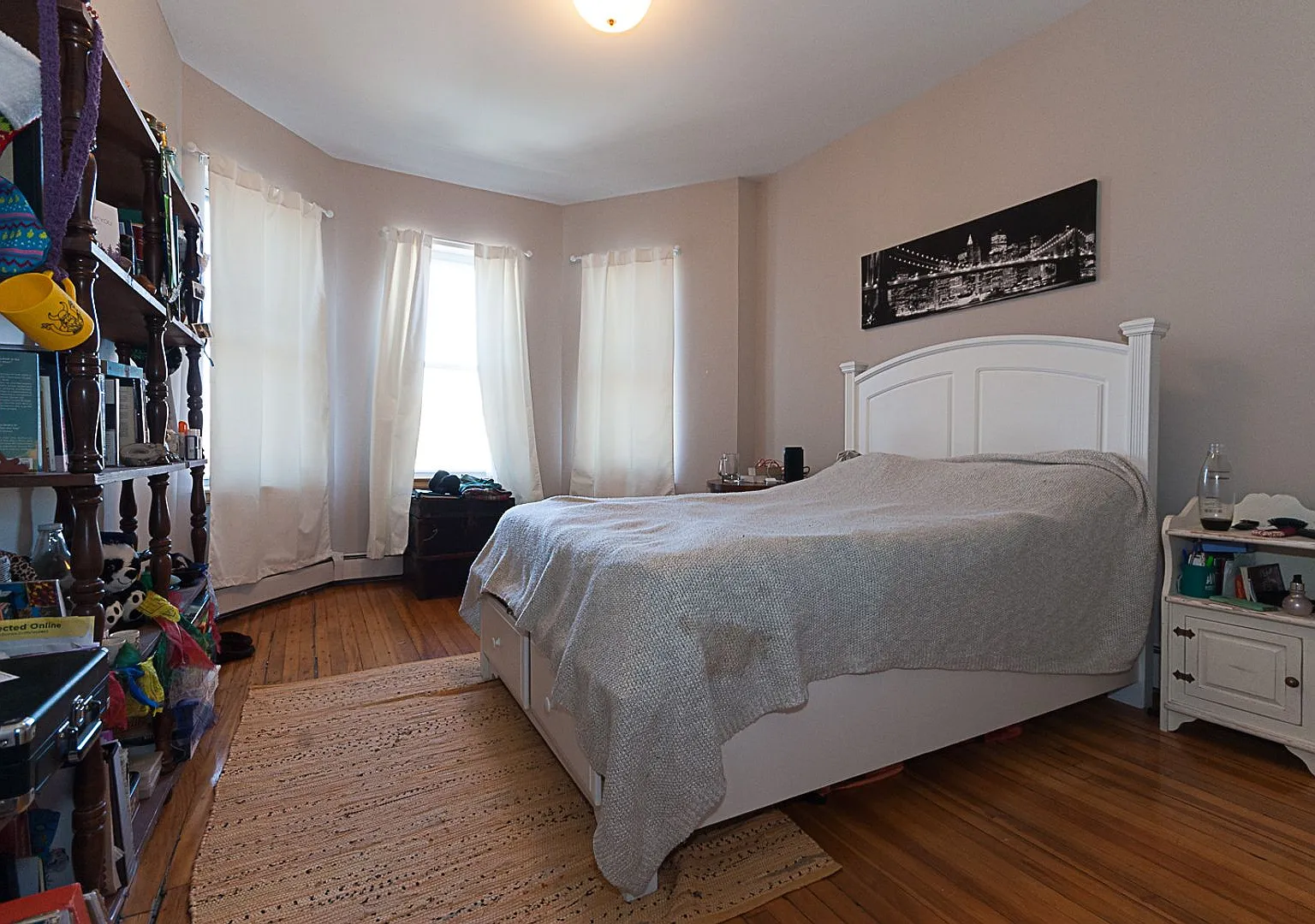 No Brokers Fee, Heat Hot Water Included, Convenient Location, Laundry on a Site — Photo 1