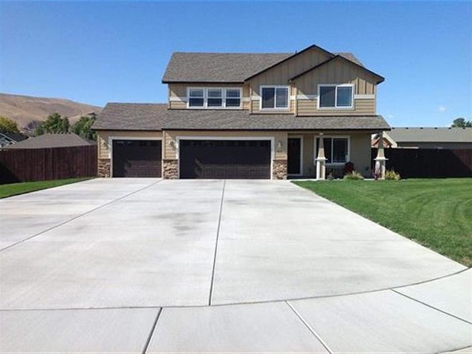 1st image of 411 Capri Ct