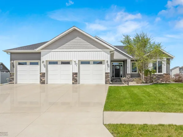 1465 Shawnas Pl S, Fargo, ND 58104
