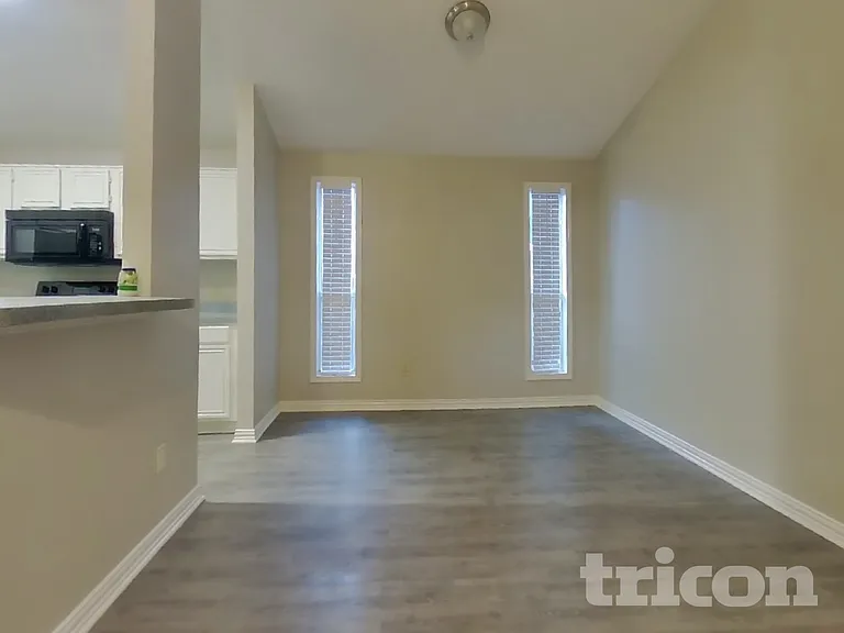 420 Deauville Dr — Photo 4