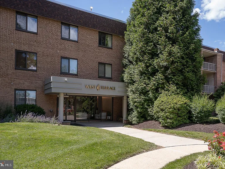 1640 Oakwood Dr #W-216 — Photo 48