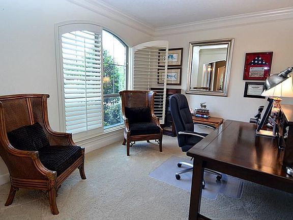 Formal living area can be office.
