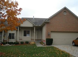 850 Ridgeside Dr #1, Milford, MI 48381