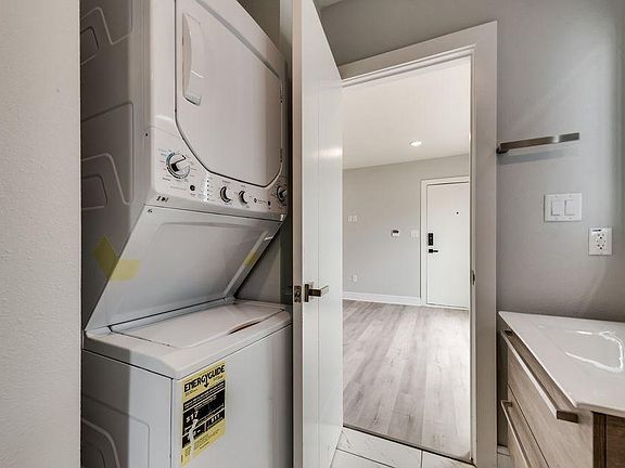 4th image of 5016 San Jacinto St #106