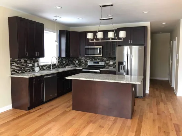 6552 W Roscoe St #4, Chicago, IL 60634