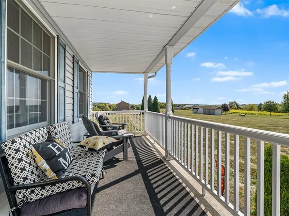 3251 Grandview Rd, Ellwood City, PA 16117