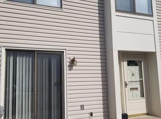 9941 Ridgeline Dr, Montgomery Village, MD 20886