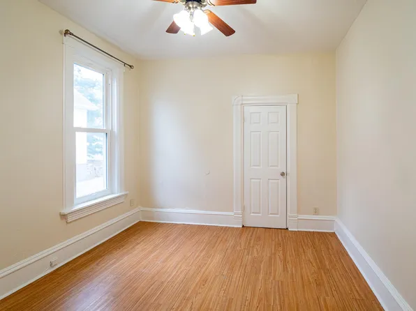 149 33rd St NE APT 1, Cedar Rapids, IA 52402