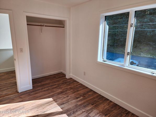 3291 Lakeview Dr, Kodiak, AK 99615