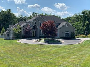 54 Pin Oak Dr, New Windsor, NY 12553