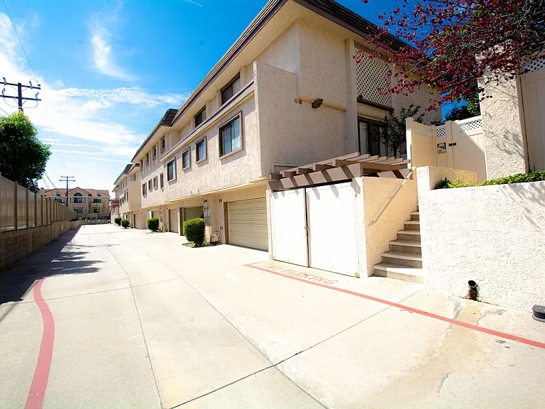 848 W Huntington Dr #28 — Photo 44