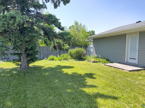 4th image of 53 Edwards Dr