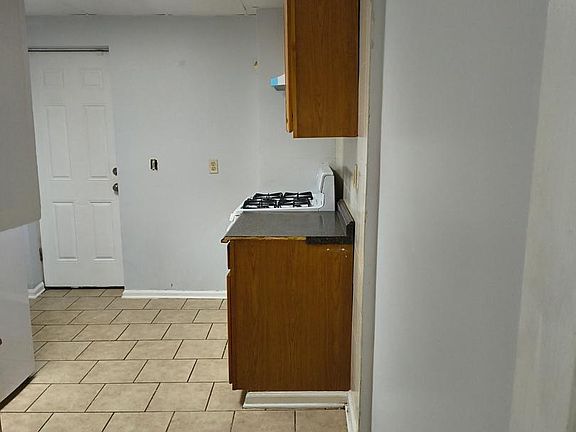 4th image of 427 Elmer St