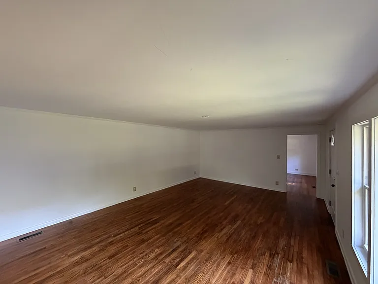 1000 Woodard Perry Rd — Photo 4