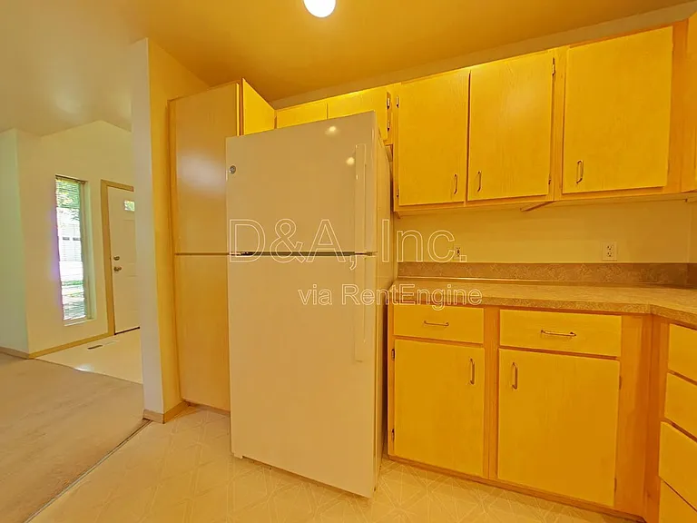911 NW Anjni Cir — Photo 6