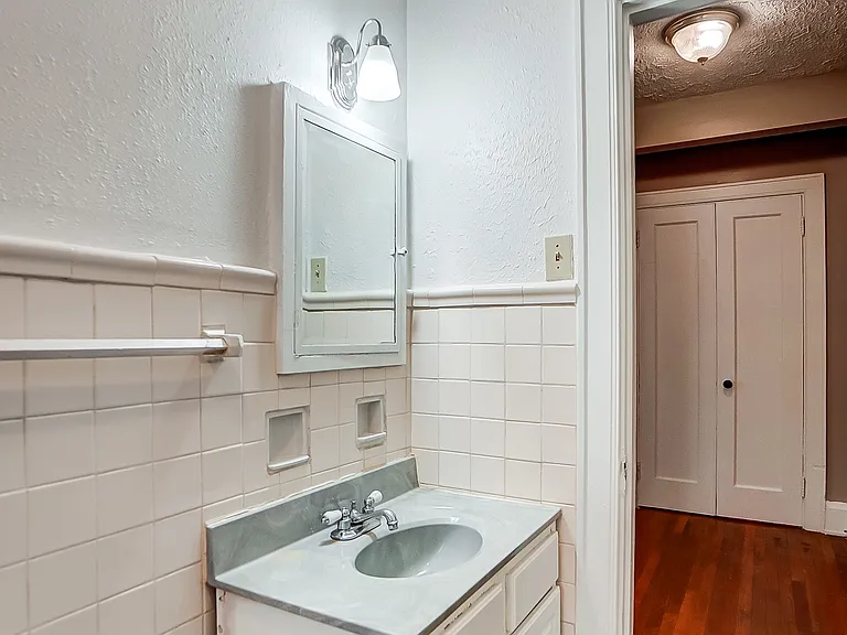 2560 Madison Rd #9 — Photo 21