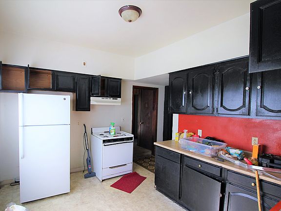 2nd image of 855 Evergreen St SE APT 1