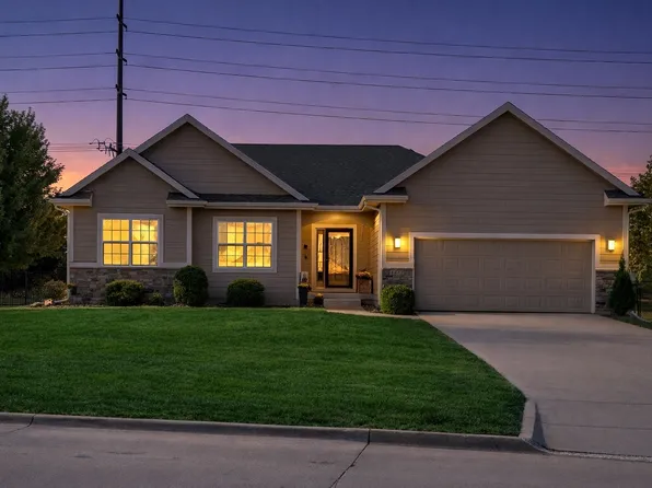 1454 Nine Iron Dr, West Des Moines, IA 50266