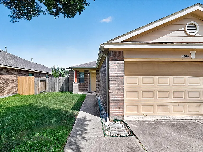 10907 Barker Gate Ct — Photo 6