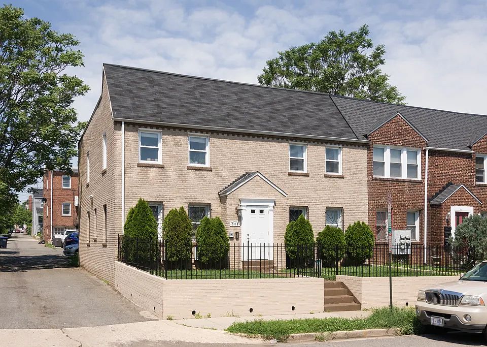 1st image of 308 18th Pl NE APT 1