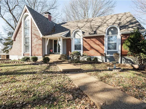 481 NW Weschester Ct, Blue Springs, MO 64014