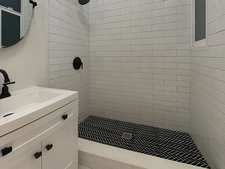 NRE - The Bard Apartments — Photo 12
