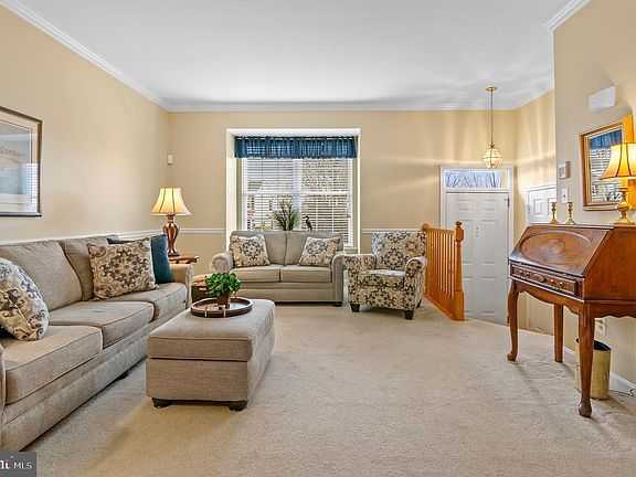 5th image of 460 Deerhill Cir