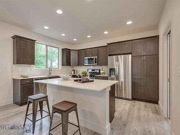 2nd image of 544 Valley Dr