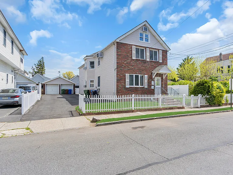 633 McGillvray Pl — Photo 9