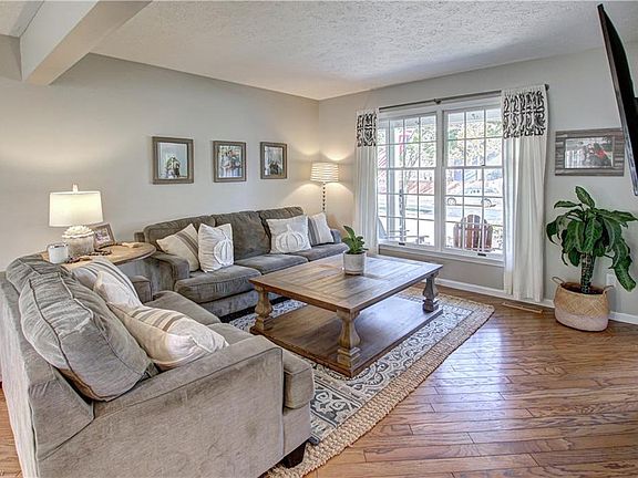 5th image of 440 Park Pl