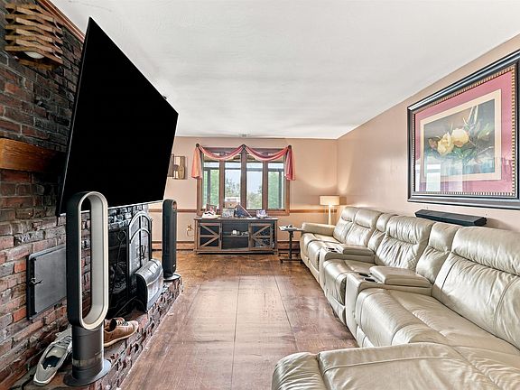 4th image of 72 Windham Road
