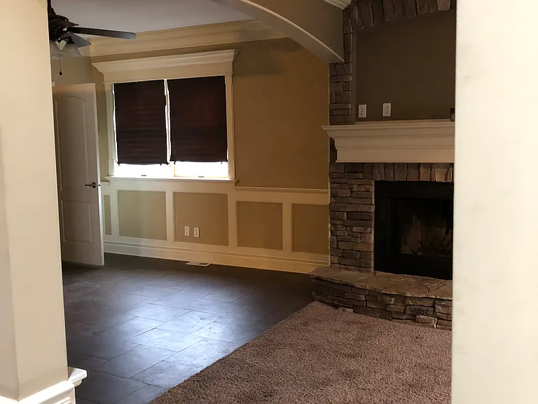 907 Vandalia St — Photo 14