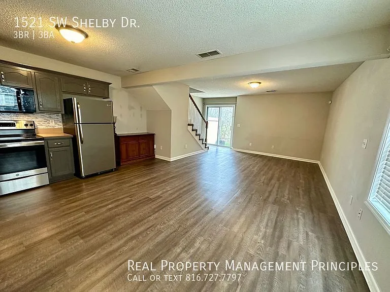 1521 SW Shelby Dr — Photo 2