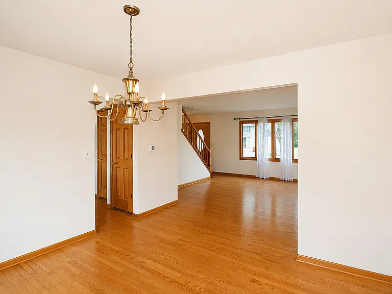 706 N Point Dr — Photo 6