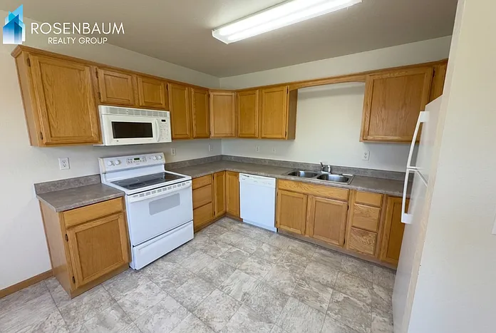 802 2nd St #1 — Photo 3