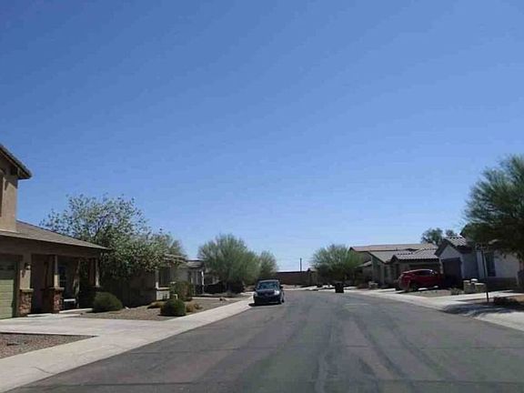 Exterior Neighborhood (street photo)