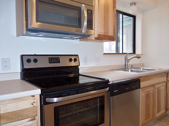 4th image of 192 Palace Cir APT D4