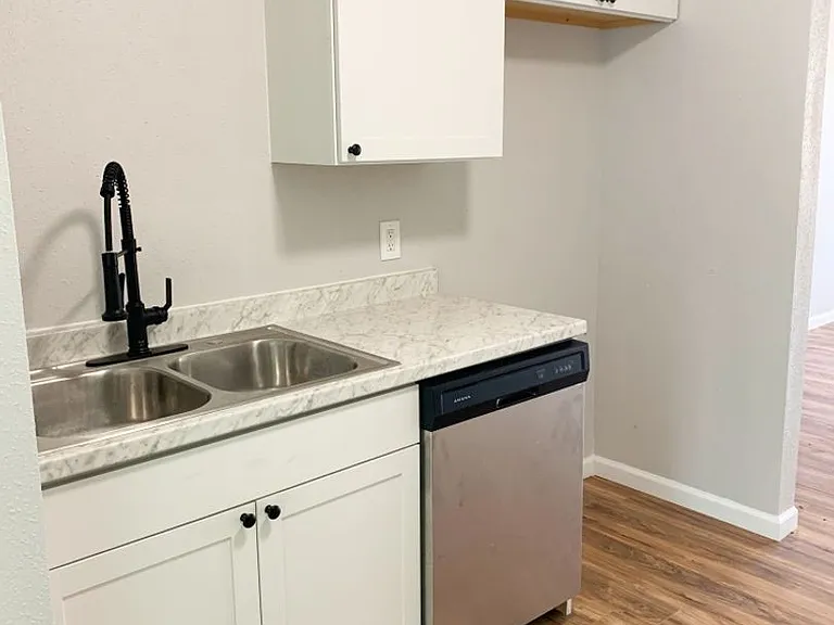 4062 Bruene Ave — Photo 14