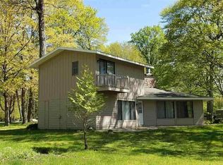 8646 Central Ave, Charlevoix, MI 49720