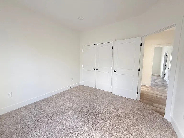 1403 Westbrook Cir — Photo 25