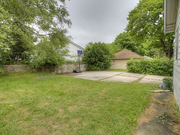 4th image of 401 E Dartmouth St