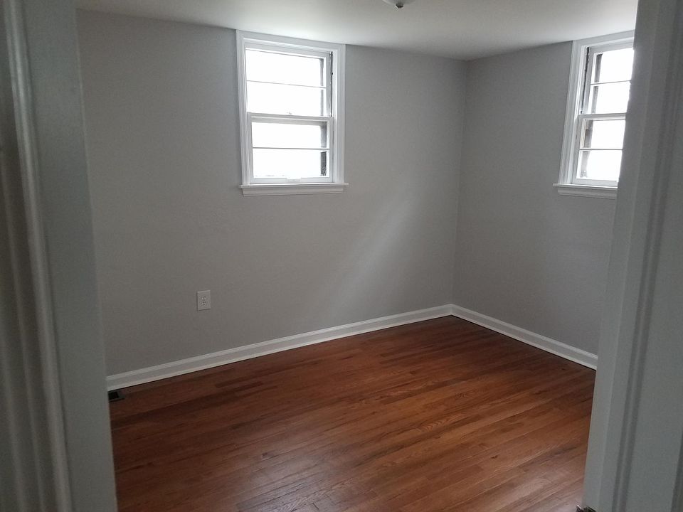 2nd image of 702 W Pershing Blvd #B