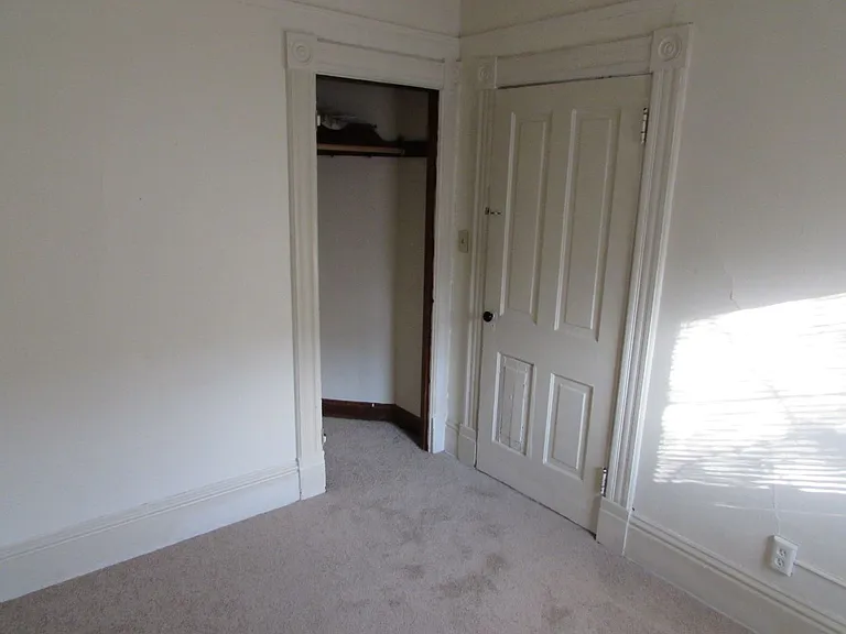 828-830 E Johnson St — Photo 31