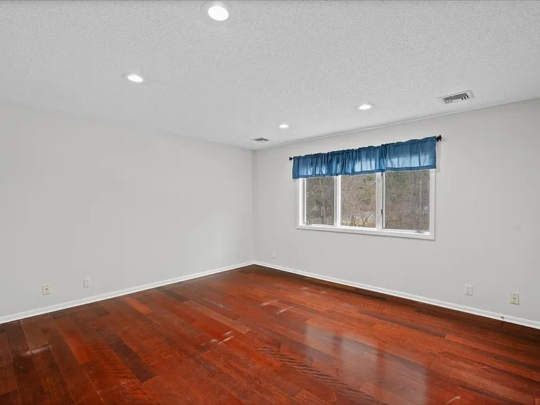 745 Iris Ct — Photo 18