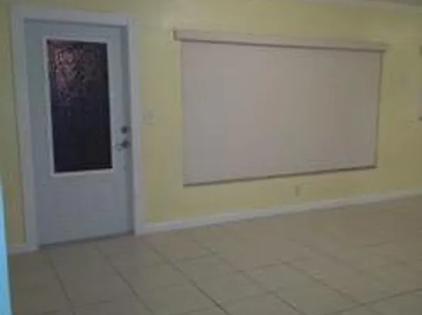 581 W 39th St, Hialeah, FL 33012