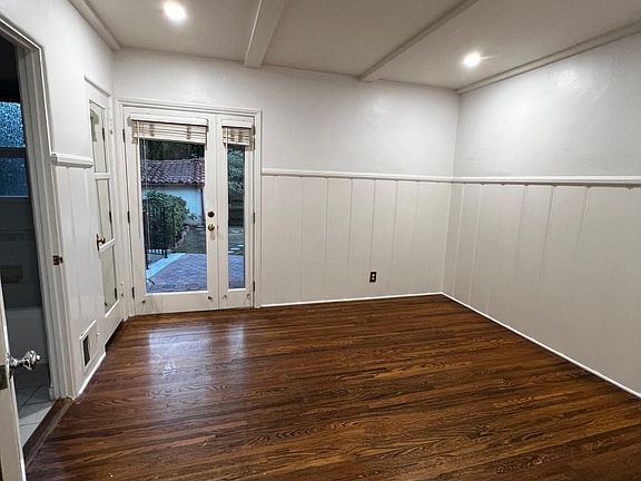 3rd image of 1541 Merriman Dr